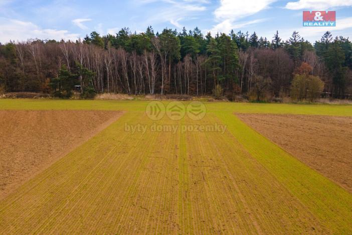 Prodej pole, Tlučná, 9418 m2