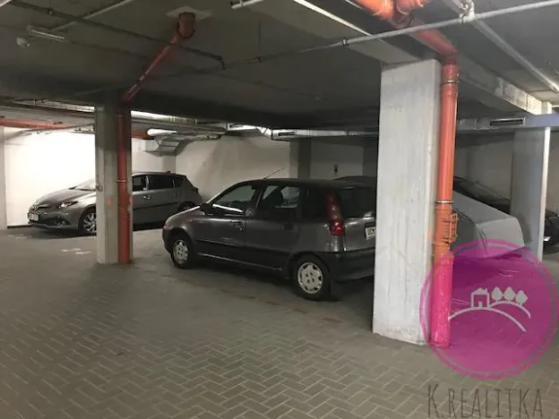 Pronájem garážového stání, Olomouc, Schweitzerova, 13 m2