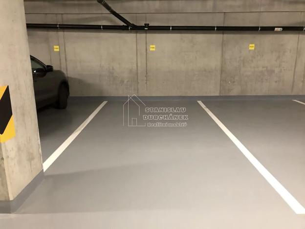 Pronájem garážového stání, Praha - Žižkov, Jeseniova, 14 m2