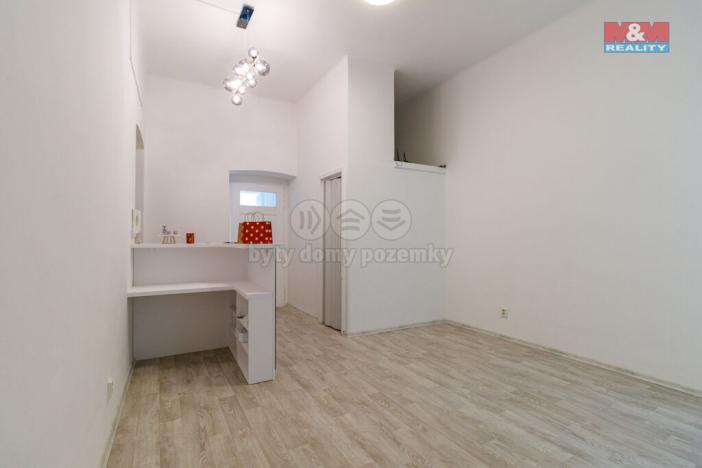 Pronájem obchodního prostoru, Plzeň - Vnitřní Město, Perlová, 50 m2