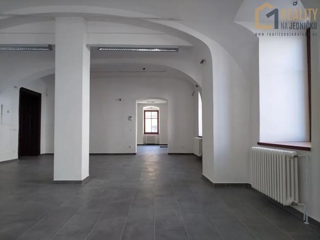 Pronájem obchodního prostoru, Nový Bydžov, Bož. Němcové, 106 m2