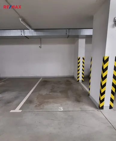 Prodej garážového stání, Brno, 13 m2