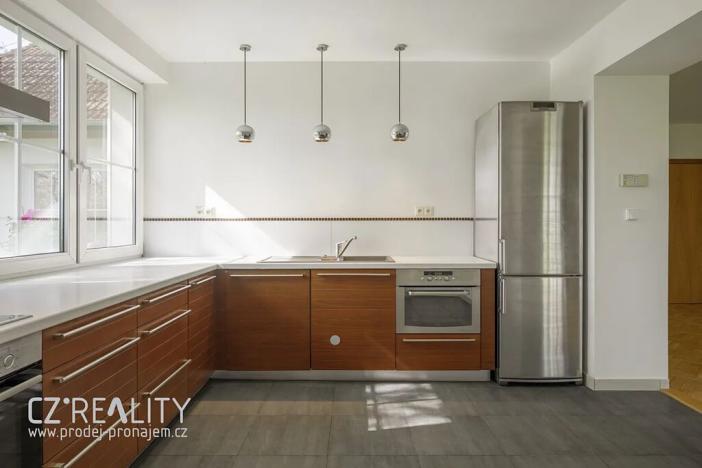 Prodej rodinného domu, Praha - Lipence, Na Bambouzku, 308 m2