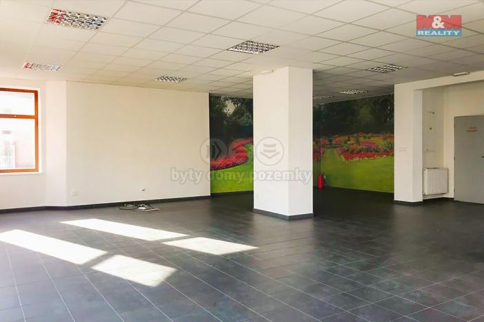 Prodej obchodního prostoru, Uherské Hradiště, Tř. Maršála Malinovského, 300 m2