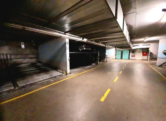 Pronájem garážového stání, Praha - Vysočany, Pešlova, 14 m2