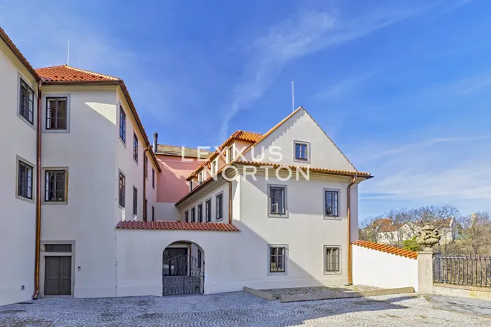 Pronájem kanceláře, Praha - Hradčany, Kanovnická, 812 m2