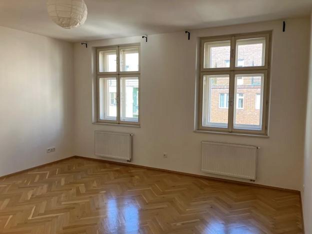 Pronájem bytu 1+kk, Praha - Karlín, 42 m2
