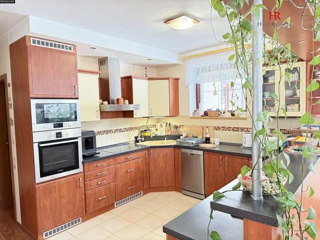 Prodej rodinného domu, Jenišovice, 355 m2