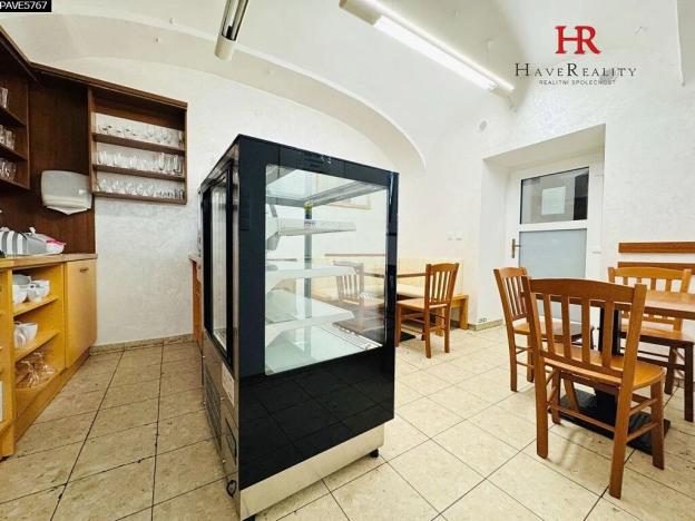 Pronájem obchodního prostoru, Benešov, Masarykovo náměstí, 72 m2