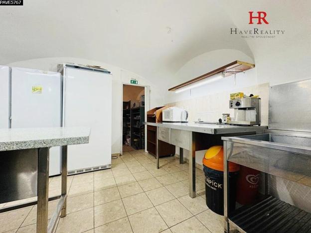 Pronájem obchodního prostoru, Benešov, Masarykovo náměstí, 72 m2