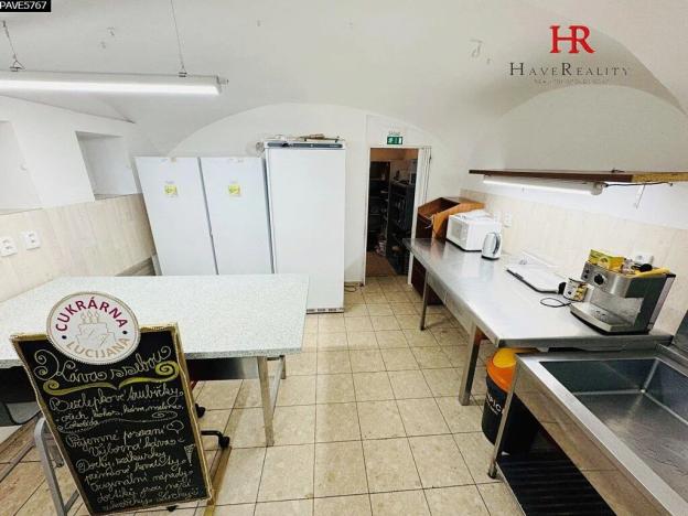 Pronájem obchodního prostoru, Benešov, Masarykovo náměstí, 72 m2