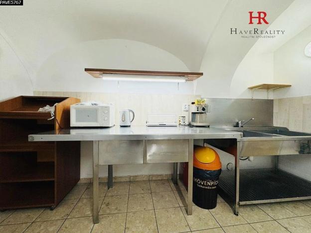 Pronájem obchodního prostoru, Benešov, Masarykovo náměstí, 72 m2