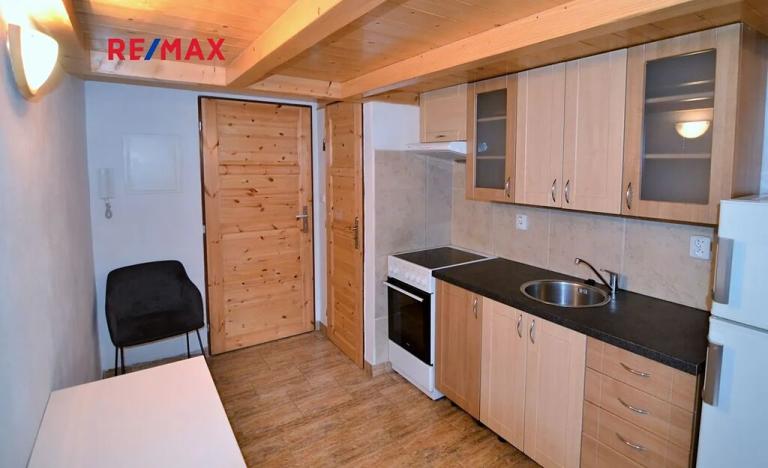 Pronájem bytu 1+kk, Praha - Smíchov, Plzeňská, 29 m2