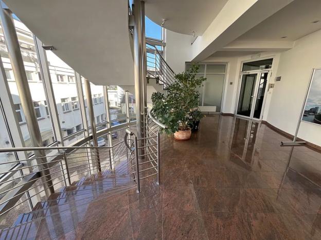 Pronájem kanceláře, Praha - Karlín, Prvního pluku, 150 m2