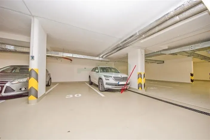 Pronájem garážového stání, Praha - Třebonice, K metru, 13 m2