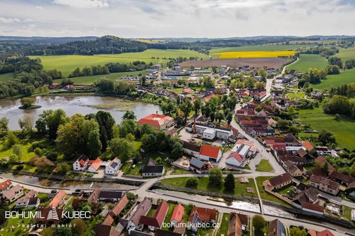 Pronájem zemědělského objektu, Budislav, 1376 m2