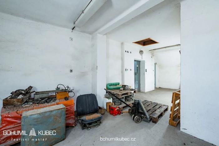 Pronájem zemědělského objektu, Budislav, 1376 m2