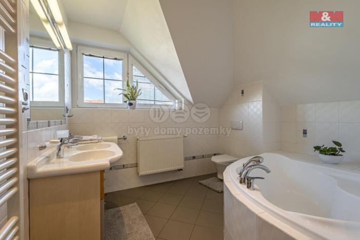 Prodej rodinného domu, Veltrusy, U Stadionu, 180 m2