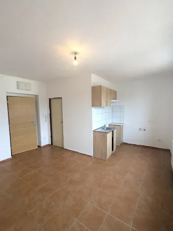 Pronájem bytu 1+kk, Děčín, Jiskrova, 22 m2