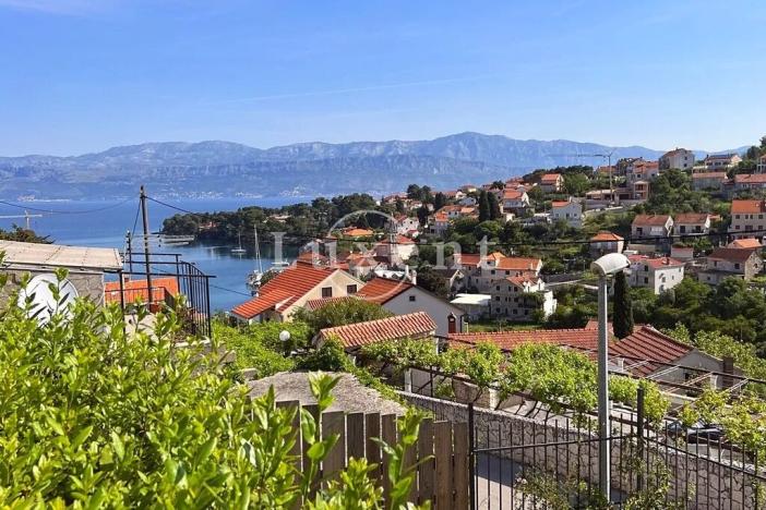 Prodej vícegeneračního domu, Splitska, Chorvatsko, 190 m2