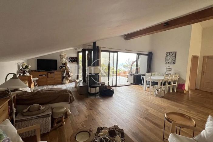 Prodej vícegeneračního domu, Splitska, Chorvatsko, 190 m2