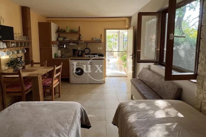 Prodej vícegeneračního domu, Splitska, Chorvatsko, 190 m2