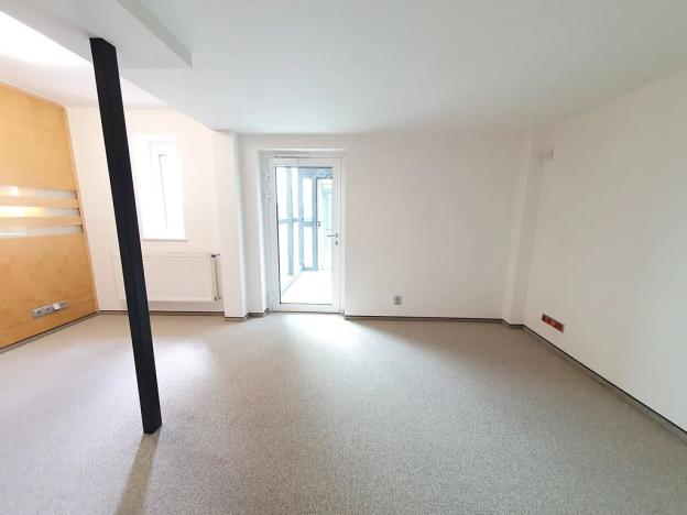 Pronájem kanceláře, Praha - Smíchov, Na Hřebenkách, 200 m2