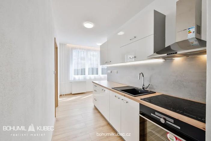 Prodej bytu 3+1, Jindřichův Hradec, sídliště Vajgar, 62 m2