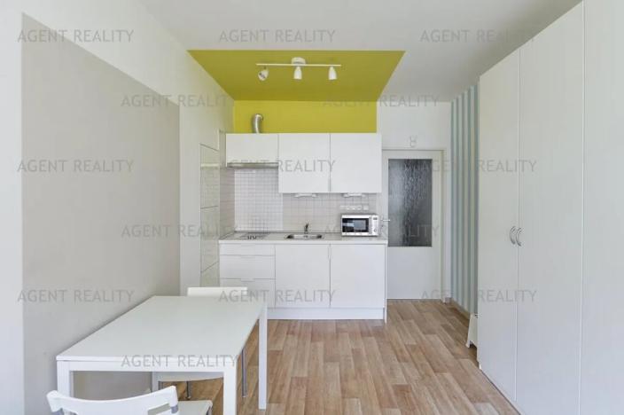 Prodej bytu 1+kk, Praha - Troja, Hnězdenská, 24 m2