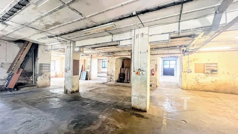 Prodej komerční nemovitosti, Lhota Rapotina, 1000 m2