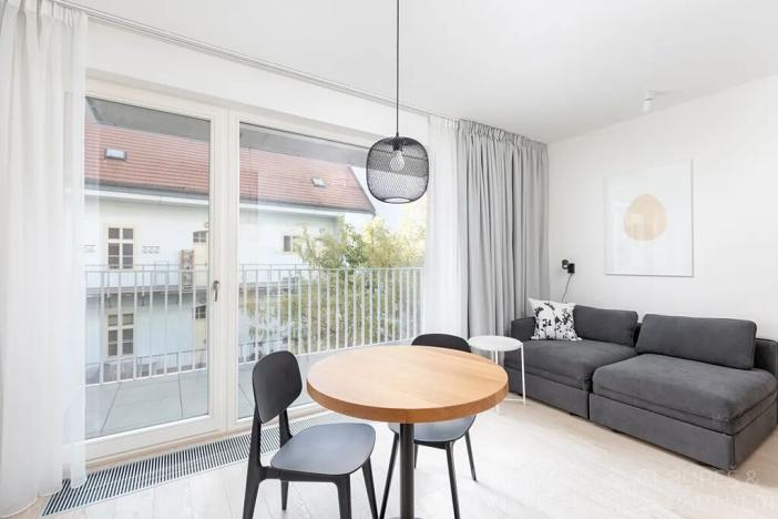 Pronájem bytu 1+kk, Praha - Karlín, Křižíkova, 28 m2