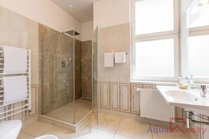 Prodej ubytování, Karlovy Vary, Jarní, 989 m2