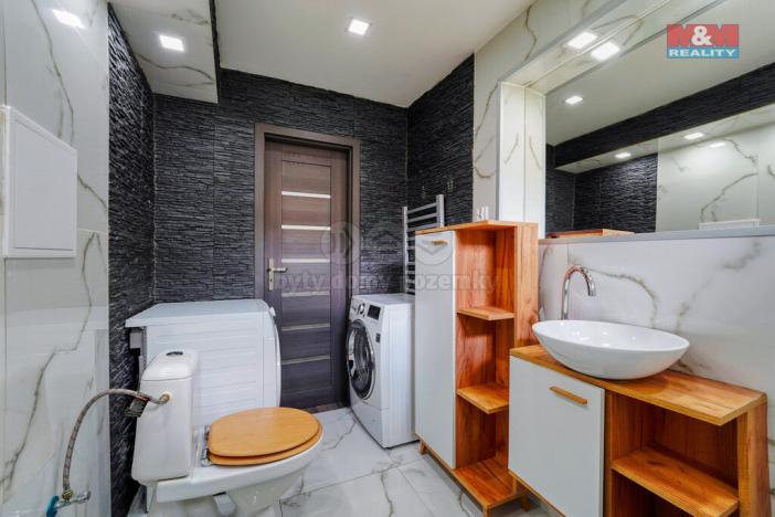 Prodej bytu 2+1, Ostrov, Šafaříkova, 55 m2