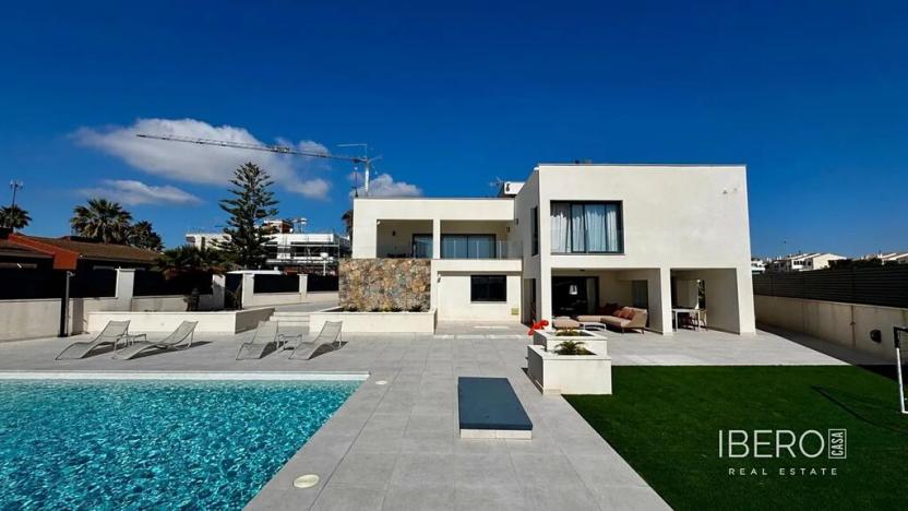 Prodej rodinného domu, Torrevieja, Španělsko, 200 m2