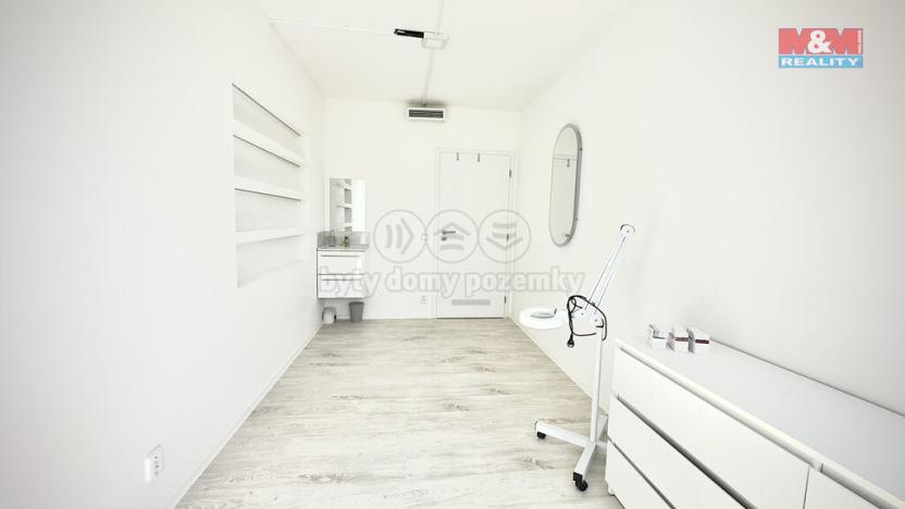 Pronájem obchodního prostoru, Praha - Modřany, Československého exilu, 18 m2