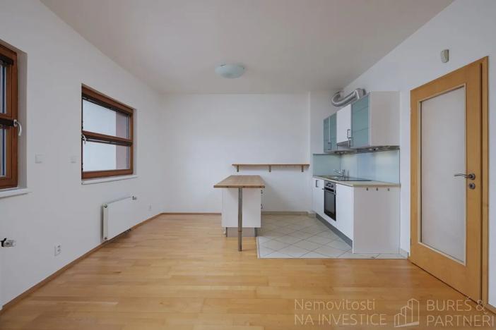 Pronájem bytu 1+kk, Praha - Záběhlice, Mattioliho, 32 m2