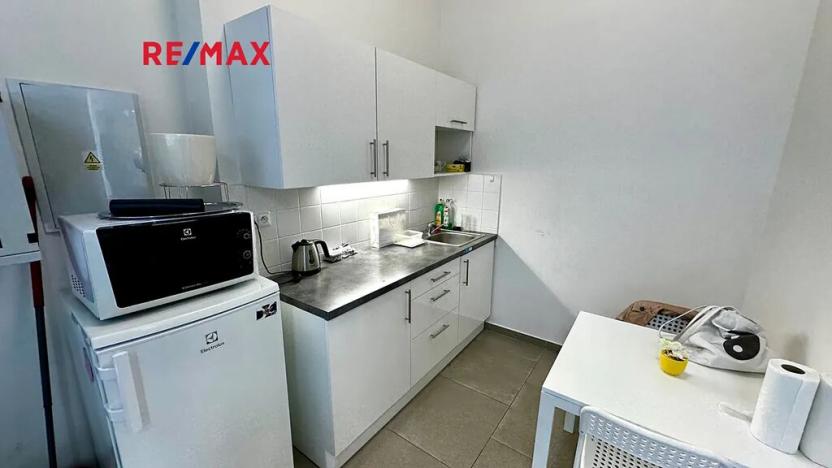 Pronájem kanceláře, Praha - Veleslavín, Na Petřinách, 68 m2