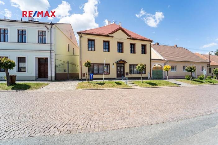 Prodej rodinného domu, Týnec nad Labem, Masarykovo náměstí, 142 m2