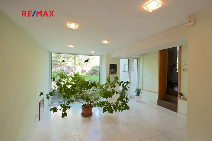 Prodej rodinného domu, Lomnice, 298 m2