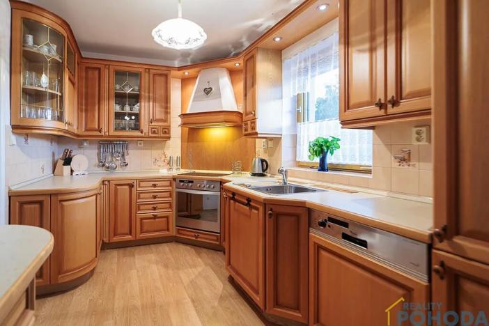 Prodej rodinného domu, Klešice, 365 m2