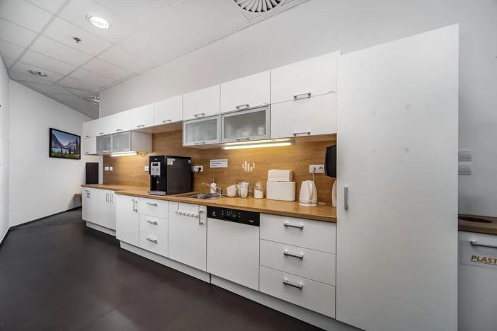 Pronájem kanceláře, Praha - Libeň, Českomoravská, 890 m2