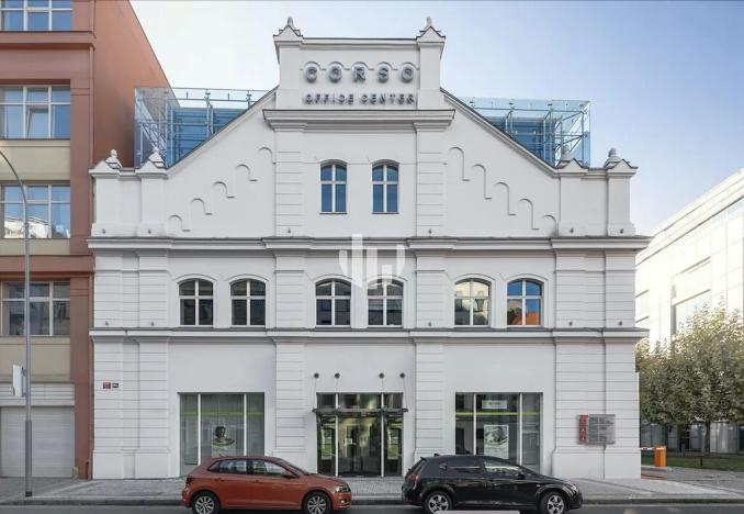 Pronájem kanceláře, Praha - Karlín, Křižíkova, 942 m2