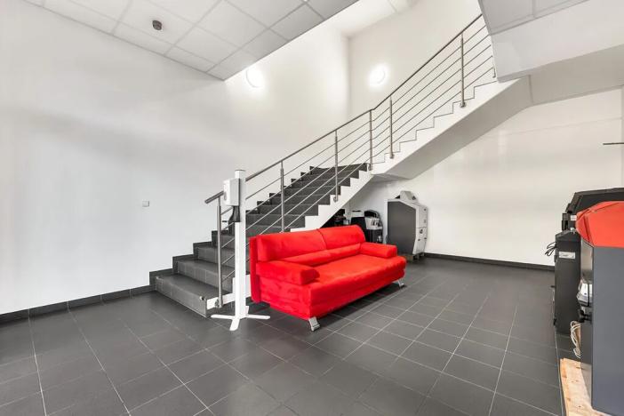 Pronájem kanceláře, Praha - Horní Počernice, Sezemická, 700 m2
