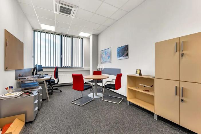 Pronájem kanceláře, Praha - Horní Počernice, Sezemická, 700 m2