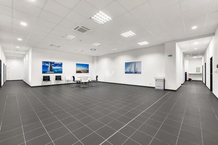 Pronájem kanceláře, Praha - Horní Počernice, Sezemická, 700 m2