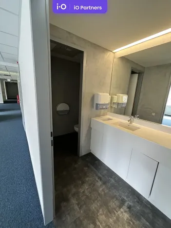 Pronájem kanceláře, Praha - Smíchov, Plzeňská, 360 m2