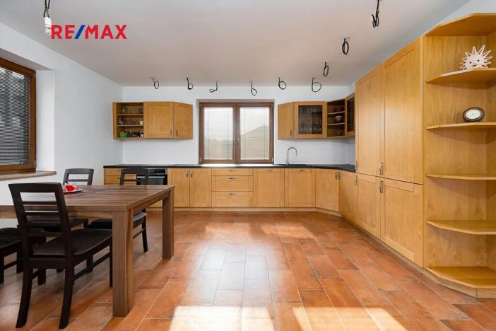 Prodej rodinného domu, Bánov, 197 m2