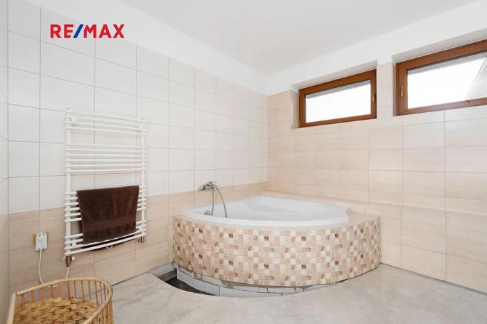 Prodej rodinného domu, Bánov, 197 m2