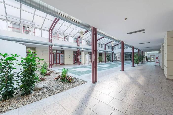 Pronájem kanceláře, Praha - Karlín, Sokolovská, 218 m2