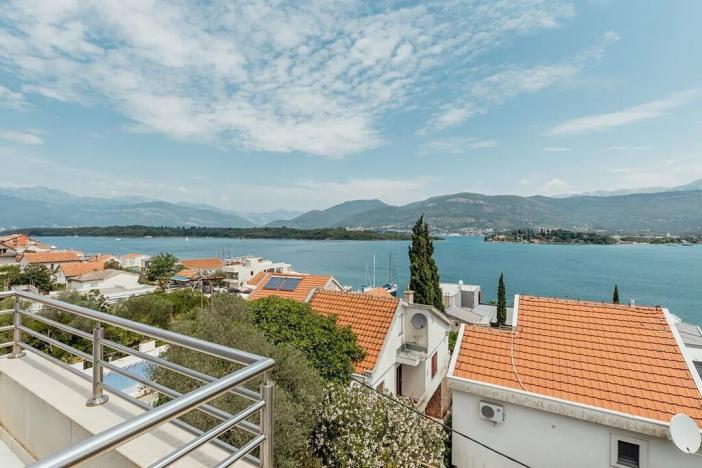 Prodej bytu 3+kk, Tivat, Černá Hora, 64 m2
